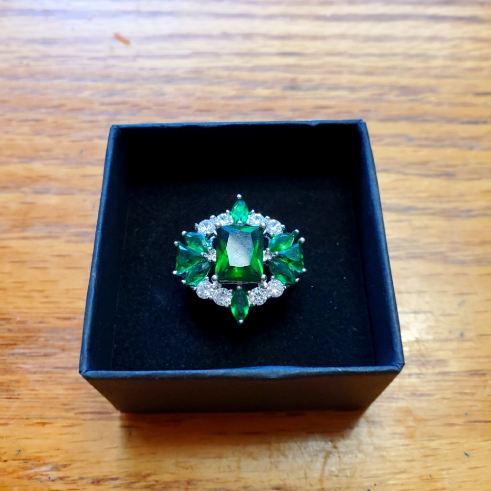 Emerald ring size 7